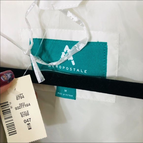💙2/$40💙NWT Aeropostale White Zip Up Bubble Vest Size Medium - Picture 9 of 11